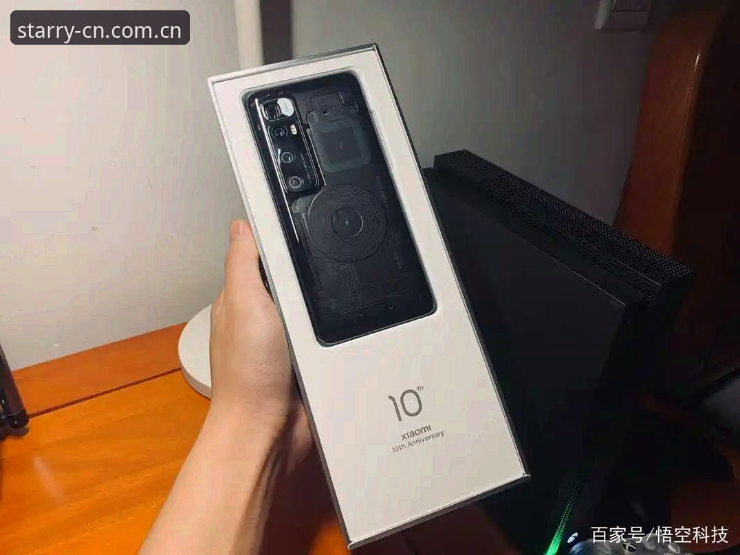 纪念版官网苹果版 别被“纪念版”三个字骗了。很多人一看到“纪念版官网苹果版”,第一反应就是换个皮肤、加点彩蛋,糊弄人的玩意儿。但CN星空入口这次的新版,完全不是这回事。它不是改个LOGO就交差,而是真的把赛事数据的核心体验重做了一遍。作为一个连续用了三天、在两个设备上反复对比的人,我可以负责任地说:这次的苹果版,更像是把PC端的“完整版数据引擎”塞进了手机壳里。